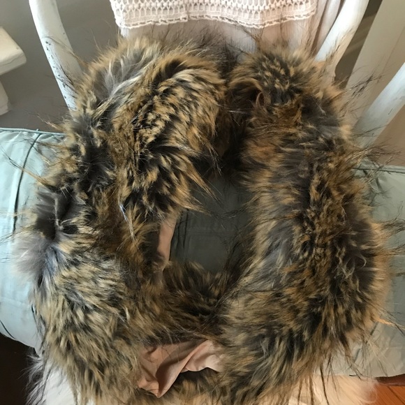 Alice Hannah London Faux Fur Infinity 